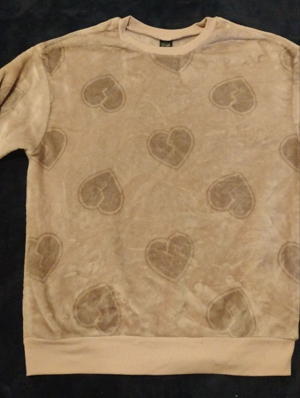 Cold Crush Cozy Fuzzy Heart Sweatshirt - Large